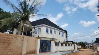 2025 Built 3BR Lavish Gated Apartment in Benin City's Etete GRA with WiFi, AC, Kitchen, Free Parking, 24hr Power and Security, Perfect for Business, Vacation or Family Travel! - Benin City - 9