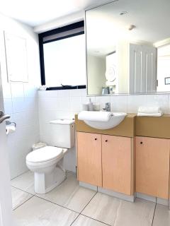 Absolute Beachfront Penthouse with Exclusive Rooftop - Alexandra Headland - 1