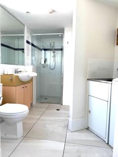 Absolute Beachfront Penthouse with Exclusive Rooftop - Alexandra Headland - 2