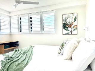Absolute Beachfront Penthouse with Exclusive Rooftop - Alexandra Headland - 8