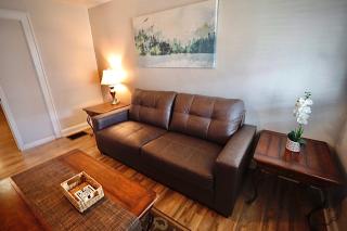 Entire Home/Firm Queen Bed/3 Miles to Downtown Indy - Indianápolis - 0