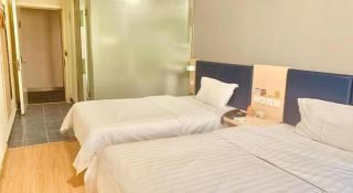 7 Days Inn Jinan Changqing Jingshi West Road Center - Jinan - 1