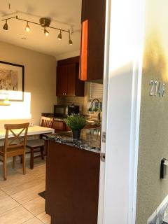 Private Laneway Retreat - Vancouver - 5