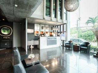 B2 Black Business and Budget Hotel - 9