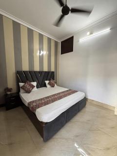 Hotel Sankul Villa, 100 Meter Away Saryu River & Ram Ki Paidi, Lux Stay - Ayodhya - 8