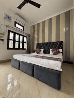 Hotel Sankul Villa, 100 Meter Away Saryu River & Ram Ki Paidi, Lux Stay - Ayodhya - 7