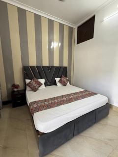 Hotel Sankul Villa, 100 Meter Away Saryu River & Ram Ki Paidi, Lux Stay - Ayodhya - 4