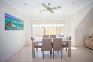 Petrie Beach Holiday Home - Mackay - 6