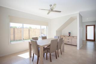 Petrie Beach Holiday Home - Mackay - 4