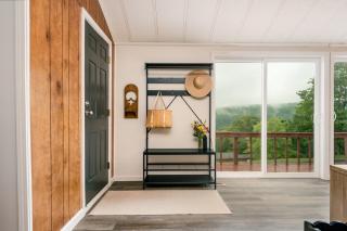Lakeski Lodge with direct lake and dock access! - Oakland - 2