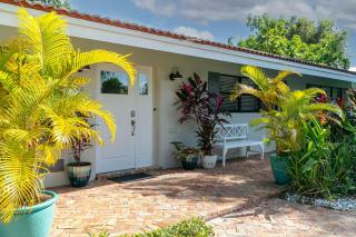 Spacious 4BR 2 5BA Family Retreat Pool Near Beach - 6