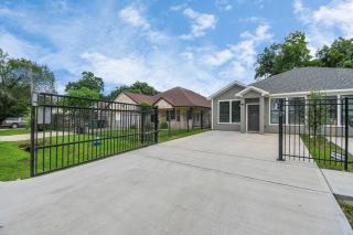 Themed Unit 2BR 2BA NRG Med Center South - 9