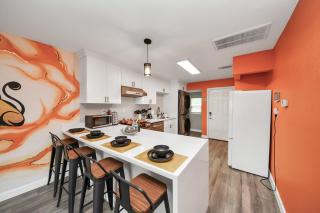 2 Homes Sleeps 8 4BD 2BA Near NRG DT Med Cen - Houston - 7