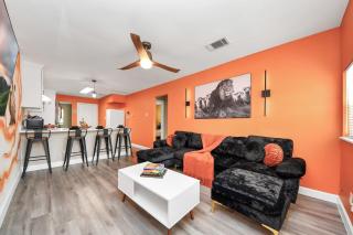 2 Homes Sleeps 8 4BD 2BA Near NRG DT Med Cen - Houston - 5
