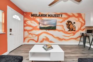 Melanin Majesty 2 Bd 1 Ba Near NRG DT and Med Cen - Houston - 2