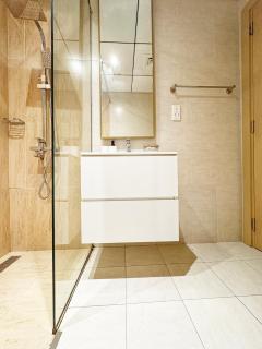 Modern Fully Furnished Apartment in Regina Tower JVC - Easy Access to JBR, Circle Mall & Dubai Hills Mall - 4