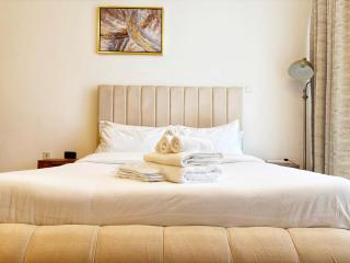 Modern Fully Furnished Apartment in Regina Tower JVC - Easy Access to JBR, Circle Mall & Dubai Hills Mall - 1