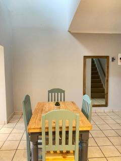 Nunu's Self Catering Apartment - 8