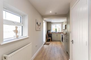 Lansdown House Long Stays Free parking and Wi-Fi - 9