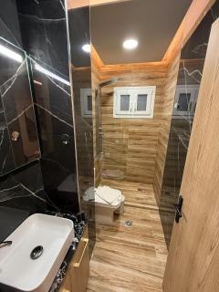 Ethra Suite 8 - 1