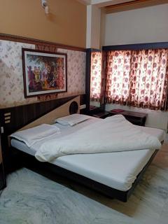 Hotel Mukund and Restaurant - 4