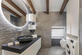 Riva's Rooftop Retreat - Happy Rentals - 2