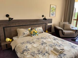 Golden Lemon - Varna City - 0