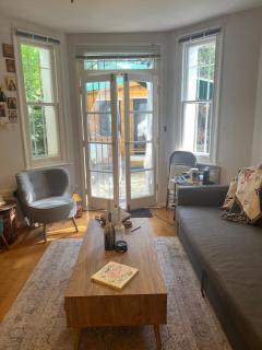 Lovely 2 bedroom Garden Flat apartment in West Kensington - 0