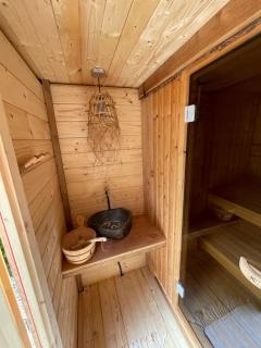 Wild Flower Wellness met privé Sauna en Hot Tub in prachtige tuin met overkapping - Hoenderloo - 6