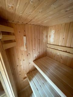 Wild Flower Wellness met privé Sauna en Hot Tub in prachtige tuin met overkapping - 8