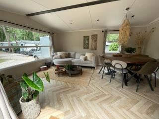 Wild Flower Wellness met privé Sauna en Hottub in prachtige tuin met overkapping - Hoenderloo - 0