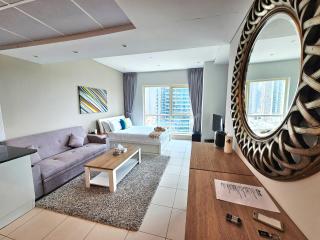 SUNRISE HOMES - Studio with Huge Balcony & Amazing View near JBR Beach - Dubai - 1