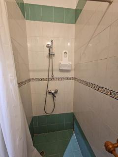 Well-Equipped 4BR Flat in Peaceful Gżira - 5