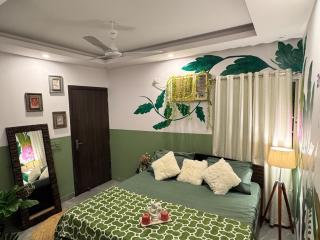 Tropical vibes Private, Terrace, Cozy space- Gurgaon and NCR - Gurgaon - 1