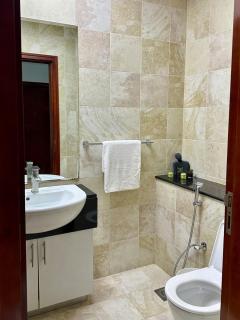 Luxury 2 BR Apartment Marina View - 5