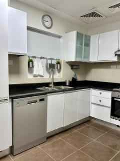 Luxury 2 BR Apartment Marina View - 4