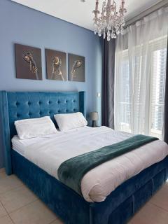 Luxury 2 BR Apartment Marina View - 1