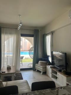 Tranquil 3-Bedroom Holiday Home in Makadi Heights, Hurghada - Private Rooftop Pool, Lagoon and More - 9