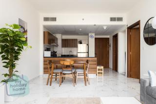 Stylish 1BR Retreat Near Al Hamra Beach - 8