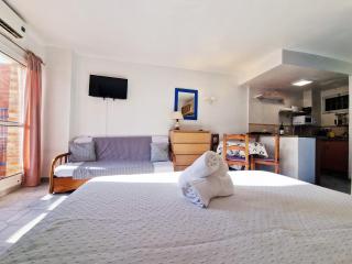 AA Guest - Jupiter Sea View Eco Apartment with Swimming Pools - 6