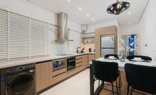 Luxurious 1-Bedroom Apartment in Almughrizat - 5