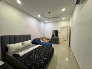 Pelangi party corner house 6bed6bathroom 20 pax - 5