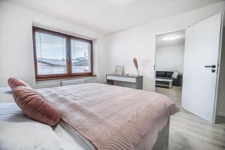 Nitra Castle Suite - Modern Elegance & Serenity - 5