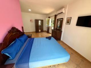 Casa de 5 Dormitorios Cerca de la Playa en Marbella Elviria - 1