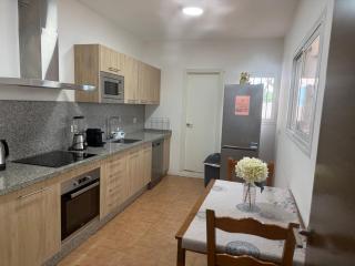 Casa de 5 Dormitorios Cerca de la Playa en Marbella Elviria - Marbella - 3