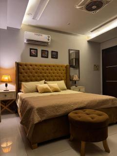 Designer Studio Apt in LHR Bahria Town - Lahore - 3