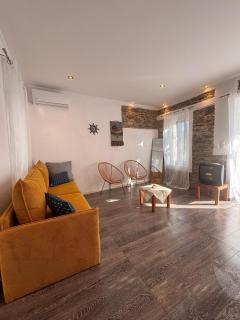 Olive Stonehouse - Plomarion - 0