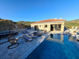 Bellevia Stone Pool Villa - Kouvéllai - 1