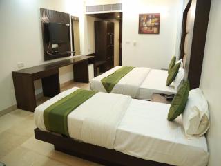 Hotel City Height - 2 Min from New Delhi Railway Station - 3