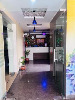 Hotel Vistara Gomti Nager - 1